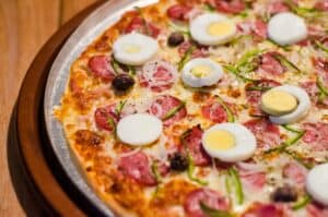 sliced-eggs-on-pizza