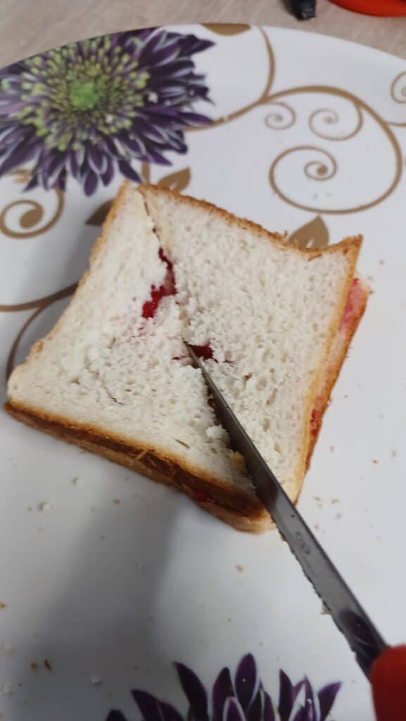 cutting-the-bread-diagonally